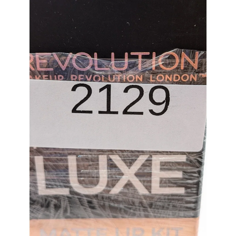 2 Revolution Retro Luxe Matte Lip Kit Grandee - Pink Nude .